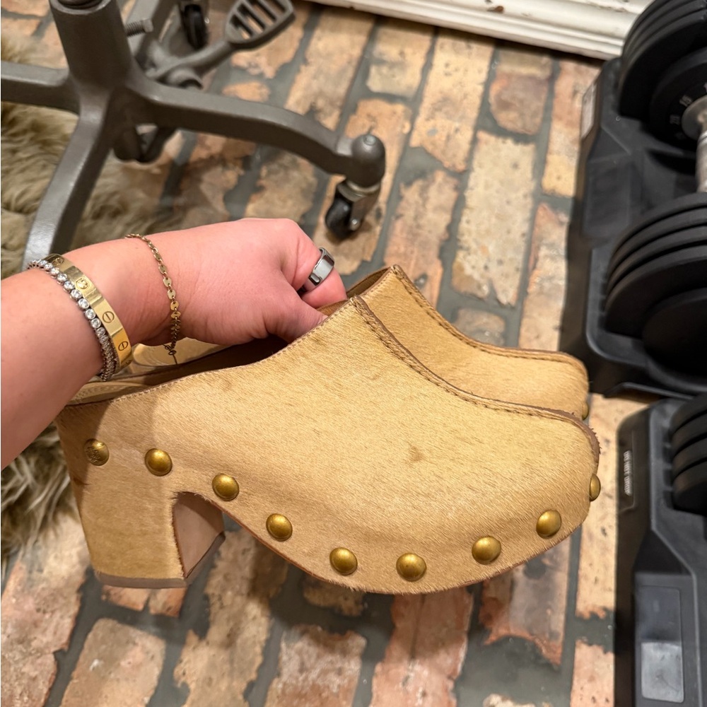 Tory Burch Blythe pony hair size 7 Tan Studded Women's Clogs